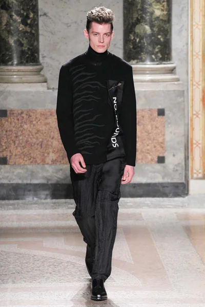 Look 25